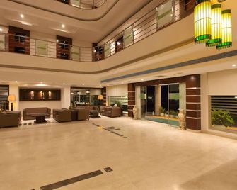 Lemon Tree Hotel Baddi - Baddi - Lobby