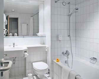 Wyndham Garden Düsseldorf Mettmann - Mettmann - Ванна кімната