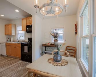 Cheerful 2-bedroom shore cottage with free parking - Highlands - Restaurant