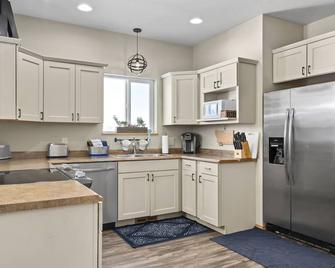Your small town getaway USA Dillon Montana - Dillon - Kitchen