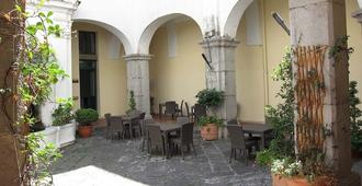 Ostello Ave Gratia Plena - Hostel - Salerno - Patio