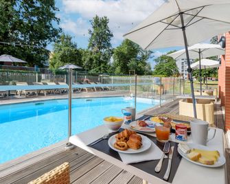Clarion Aparthotel Toulouse Le Parc de l'Escale - Toulouse - Pool