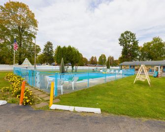 Parkside Motel By OYO Meadville Conneaut Lake - Conneaut Lake - Piscina