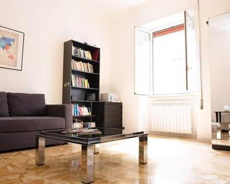 Michelangelo Apartment - Civitavecchia - Sala de estar