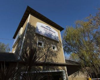 Howard Johnson by Wyndham San Pedro Resort & Marina - San Pedro - Building