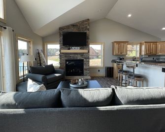 All-Season Beach House Castle Rock Lake - Larry's Lodge - New Lisbon - Sala de estar