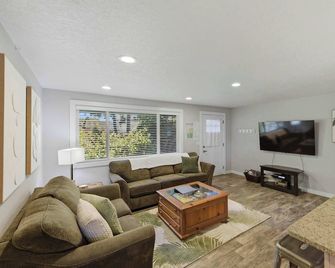 #stayinmydistrict Northbend Duplex - North Bend