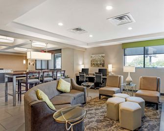 Best Western Plus Philadelphia-Pennsauken Hotel - Pennsauken - Lounge