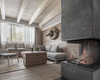 Hotel Ciasa Salares - Badia/Abtei - Living room