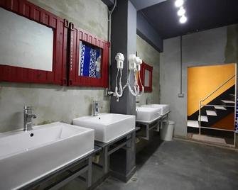 Hive Bed And Backpacker - Hualien City - Bathroom