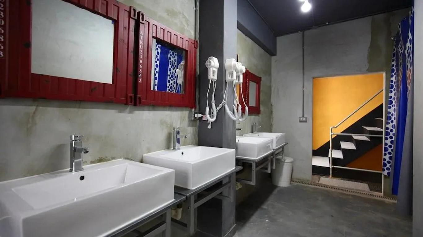 蜂巢膠囊旅店