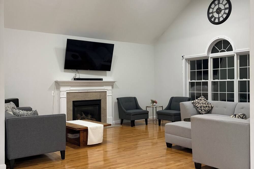 Resort over 2600ft of Single floor living&Heated Pool 20 Min to Gillette stadium