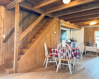 Charming 2-bedroom cabin in Clarkrange - Clarkrange - Dining room
