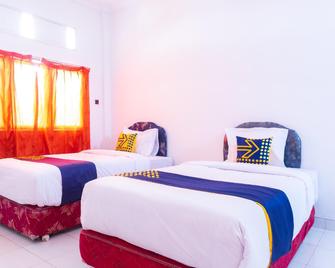 Spot On 2318 Citra Palm Residence - Kupang - Slaapkamer