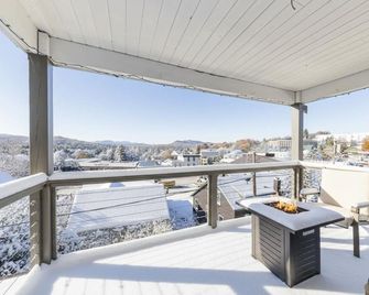 Amazing Mountain Views Lake Placid & 1980 Olympic Center - Lake Placid - Balcony