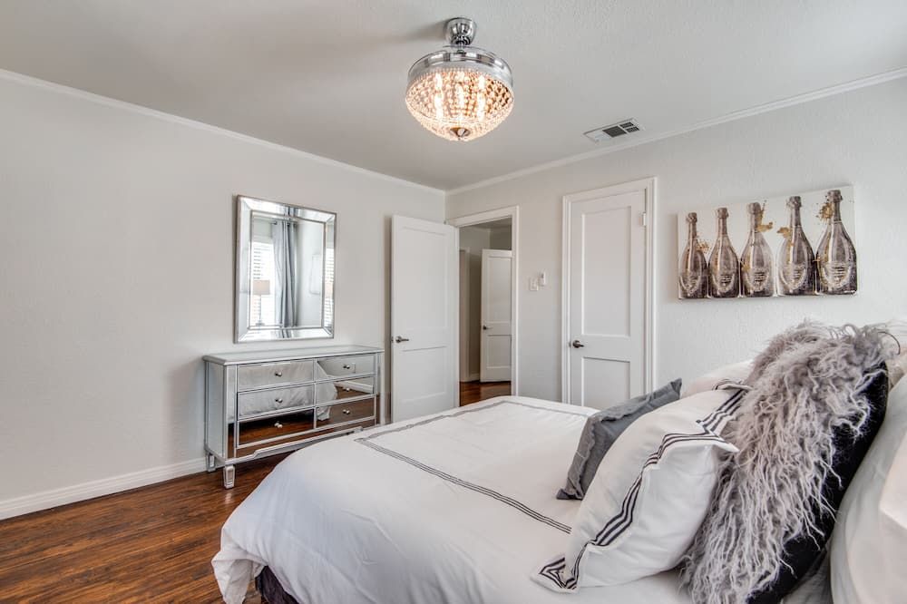 Newly renovated, pet-friendly 3 bedroom 3 bath in the heart of Dallas - דאלאס - חדר שינה