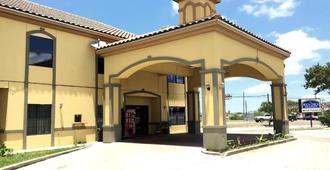 Boca Chica Inn and Suites - Brownsville - Building