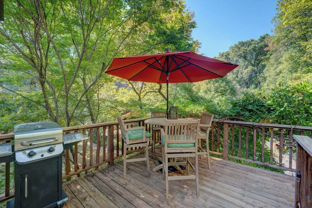 Carriage House in Historic Druid Hills Walking Distance to Emory University - אטלנטה - מרפסת
