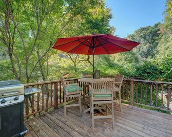 Carriage House in Historic Druid Hills Walking Distance to Emory University - אטלנטה - מרפסת
