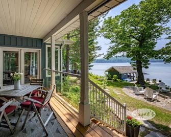 4bed 4bath cottage on Lake of Bays - SW Exposure! Hot Tub! - Dwight - Balkon