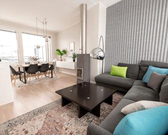 2ndhomes Stunning 2-Story Penthouse Apartment with Sauna & 2 Terraces - Helsinki - Soggiorno