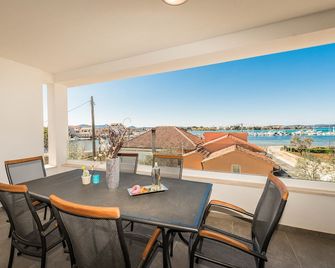 Apartment Birgir in Sukosan - Sukošan - Balcony