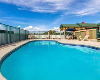 Ramada Limited San Angelo - סן אנג'לו - בריכה