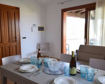 Luisa Apartment In Budoni Shared Pool - Budoni - Sala pranzo
