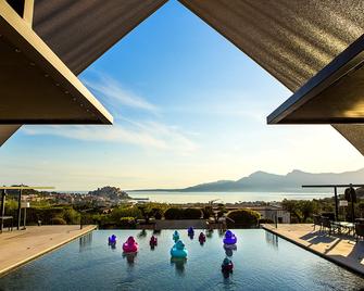 La Villa Calvi - קאלבי - בריכה