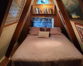 Rock-N-Roll Cabin On Mount Rainier - Packwood - Bedroom