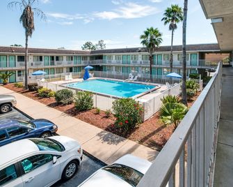 Rodeway Inn Kissimmee Maingate West - Kissimmee - Piscina