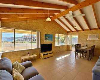 Cliffs Unit 1 - Kalbarri,wa - Kalbarri - Вітальня