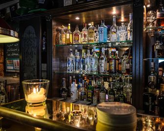 Akzent Hotel Goldner Hirsch - Каменц - Бар