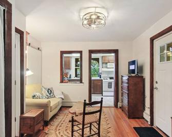 Woodsy Escape w/ Private Balcony - Ithaca - Living room