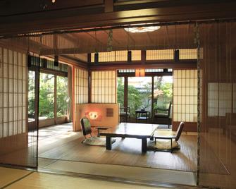 Kyoto Nanzenji Ryokan Yachiyo Established in 1915 - Kyoto - Dining room