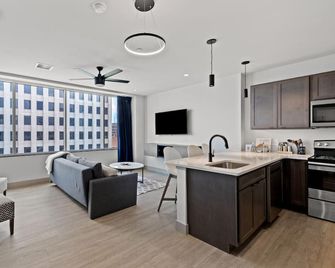 175 Lex - Walkable Loft To Rupp Arena & Downtown! - Lexington - Living room