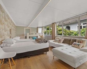 Lakefront Getaway in Rotorua - Rotorua - Bedroom