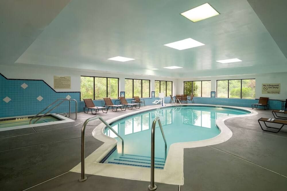 Enjoy the Perks! 2 Pet-friendly Units, Free Breakfast & Parking, Indoor Pool! - Danville - Zwembad