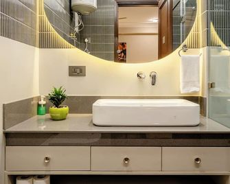 Tree of Life Bed & Breakfast - New Delhi - Bathroom