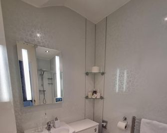 The Fawley - Shanklin - Bathroom