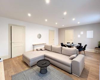 Appart'Hôtel Le Jaurès - Jardin privé et Netflix - Belfort - Living room