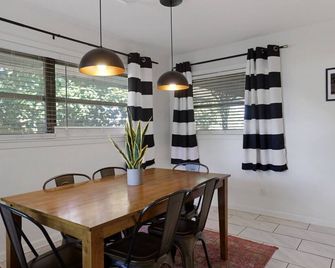 Retro Retreatwalk To Gracelandfree Parking &wifi - Memphis - Dining room