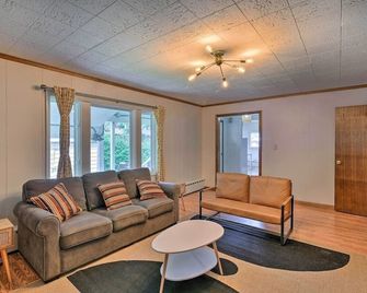 Parkstrip Place, Pet Friendly Downtown Home by RedAwning - Anchorage