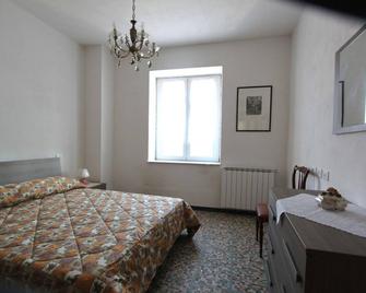 LA Fonda Casa Vacanze - Santo Stefano di Magra - Bedroom