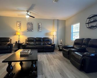 House - 휴스턴 - 거실