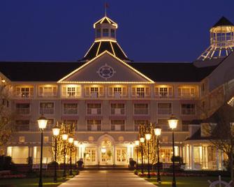 Disney's Yacht Club Resort - Orlando - Building