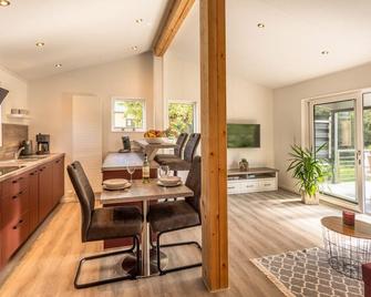 Chalet Viadukt I Terrasse I Seeblick I Wandern - Hillesheim - Essbereich