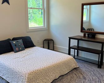 Athens-Lake Oconee Farmhouse - 格林斯伯勒 - 臥室