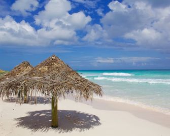 Touchstone's House on Beachside - Tropical 1 Acre Property. - Dunmore Town - Plage