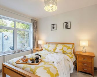 1 Bedroom Accommodation In Boscombe, Near Bournemouth - Wimborne - Bedroom